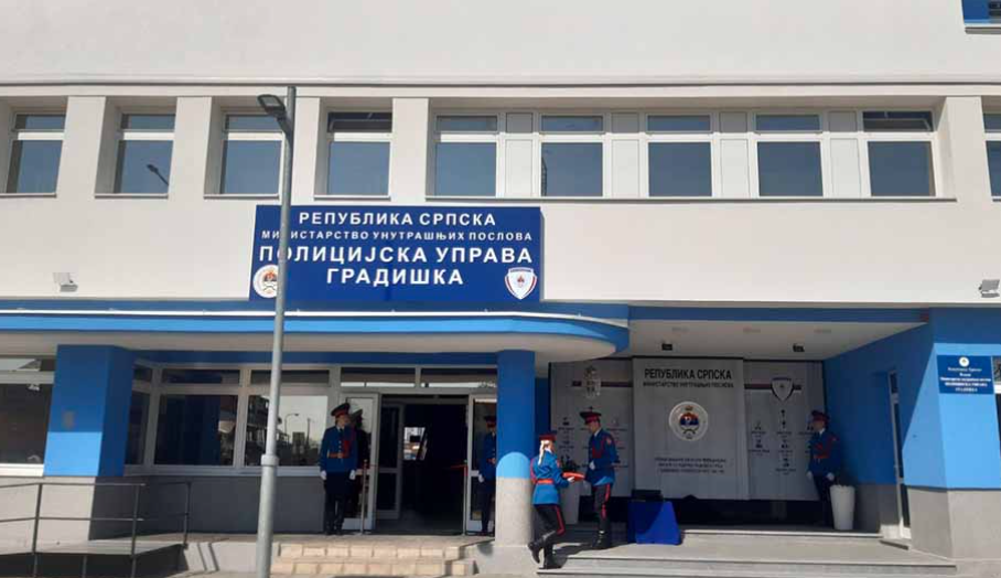 MUŠKARAC PRESREĆE I SNIMA DJECU?! Oglasila se PU Gradiška, izdali apel građanima