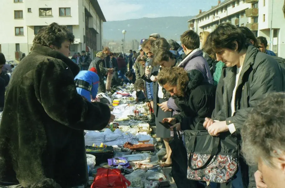 (FOTO) FOTOGRAFIJE KOJE NE BLIJEDE Sjećanje na dolazak rumunskih trgovaca u poslijeratne Pale