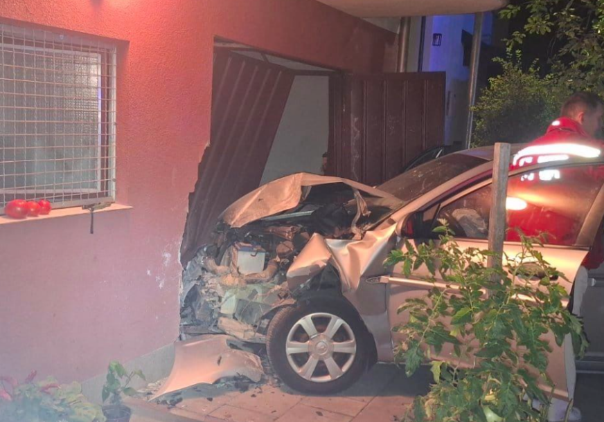 DETALJI STRAVIČNE SAOBRAĆAJKE U BANJALUCI Vozač izgubio kontrolu nad vozilom nakon što mu je pozlilo