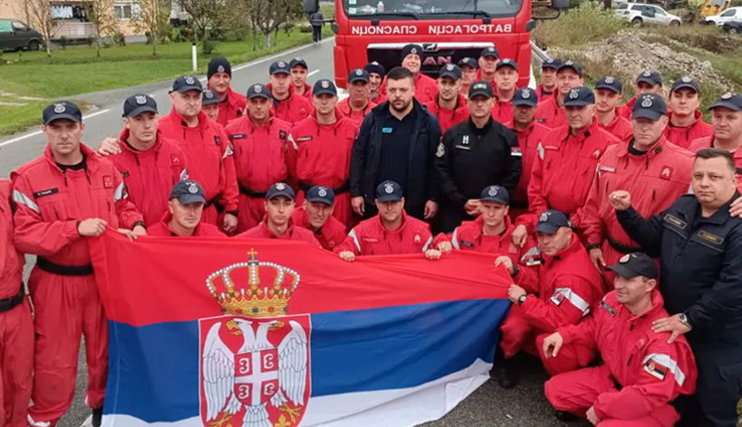 (FOTO) KREĆU U POMOĆ UGROŽENOM STANOVNIŠTVU Spasilački timovi iz Srbije stigli u BiH
