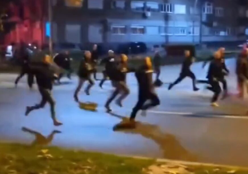 (VIDEO) JEZIV SUKOB Pojavio se snimak tuče navijača Čelika i Mađara u Zenici