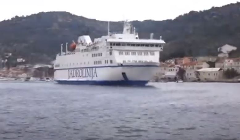 (FOTO) DRAMA NA JADRANU Trajekt se 40 minuta vrtio u krug, a onda se okrenuo i vratio za Zadar
