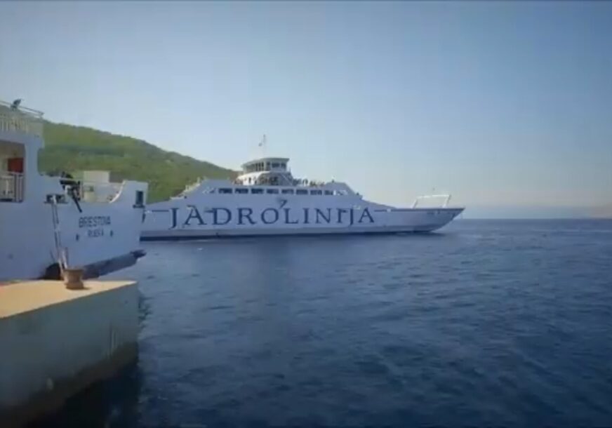 JOŠ JEDAN INCIDENT JADROLINIJE Pala rampa na trajektu Supetar: Na brodu bilo 10 putnika