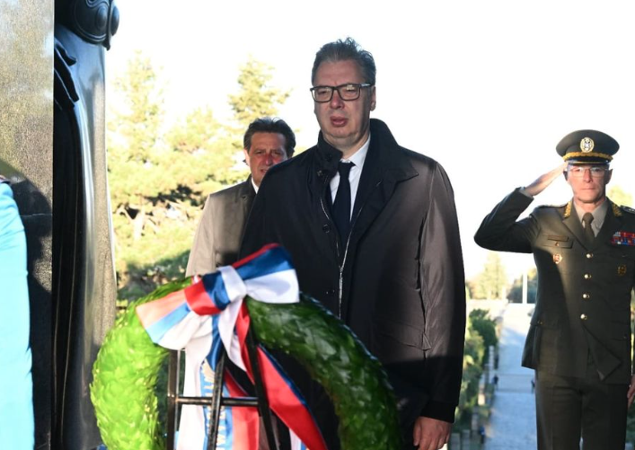80 GODINA OD OSLOBOĐENJA BEOGRADA U DRUGOM SVJETSKOM RATU Vučić položio vijenac na Avali: Nikada nećemo zaboraviti hrabrost naših predaka