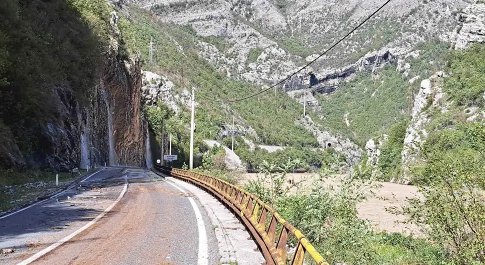 POPLAVE UNIŠTILE INFRASTRUKTURU Ovo su dva alternativna puta za pravac Sarajevo - Mostar
