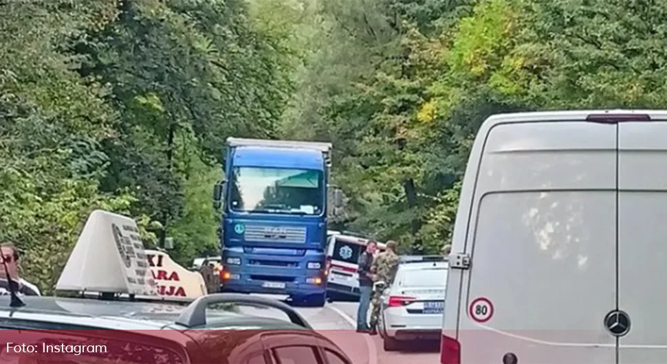 (FOTO) SAOBRAĆAJKA KOD DESPOTOVCA Sanitet Vojske Srbije učestvovao u nesreći
