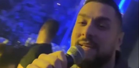 Pjevač doživio nezgodu: Automobil završio u kanalu pored puta