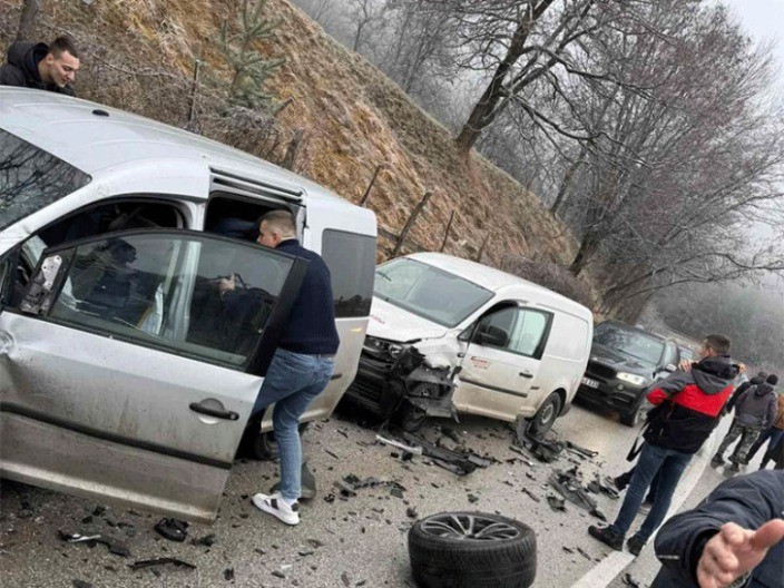 Težak udes tri automobila: Obustavljen saobraćaj preko Romanije