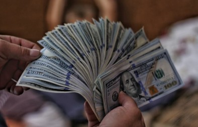 Direktor radnicima isplatio bonuse od 240 miliona dolara (VIDEO)