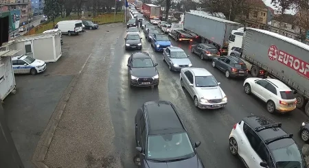 Gužva na svim graničnim prelazima sa Hrvatskom