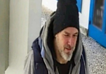 Policija na nogama: Ovo je muškarac koji je izbo baku pred unukom