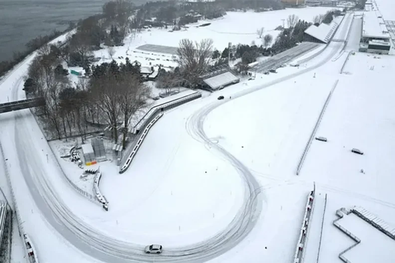 Snijeg prekrio slavnu F1 stazu, prizor ostavlja bez daha (FOTO)