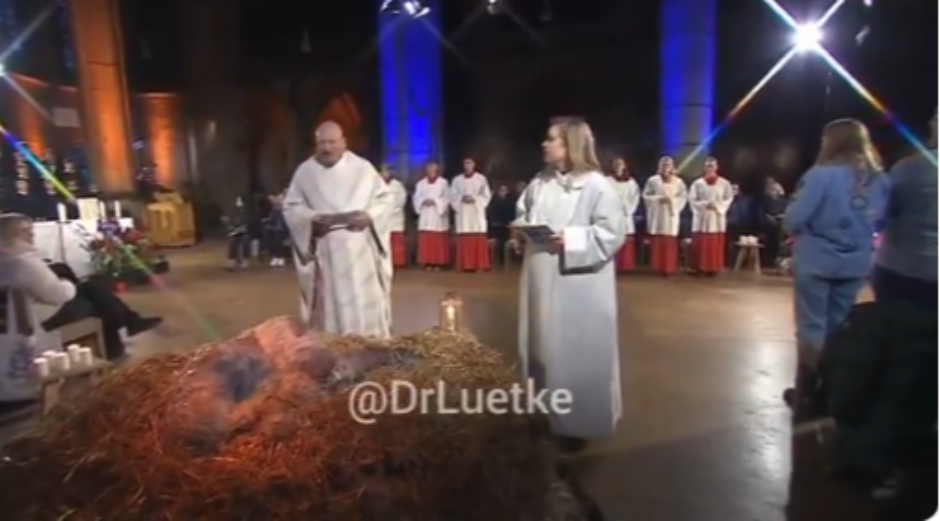 Šokantan prizor sa ponoćne mise: Isus kao vanzemaljac? (VIDEO)