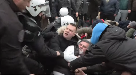 Policija upotrijebila silu u Botunu: Napadnut Milan Knežević– uhapšen i predsjednik opštine Mihailo Asanović