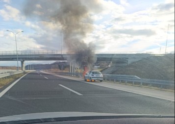 Zapalio se automobil na auto-putu “9. januar”