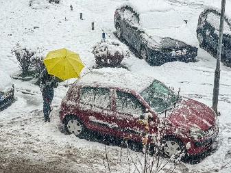Zima pokazuje zube: BiH pod narandžastim alarmom, snijeg zatrpava krajeve