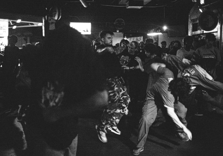 Tuča ispred diskoteke u Gradišci: Jedna osoba završila na UKC-u, troje uhapšeno