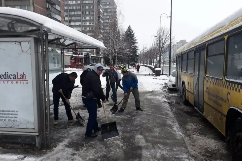 Inspekcija naložila GRAS-u i Centrotransu hitno čišćenje stajališta