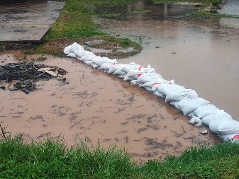 Poplavnjeni seoski putevi u Gacku