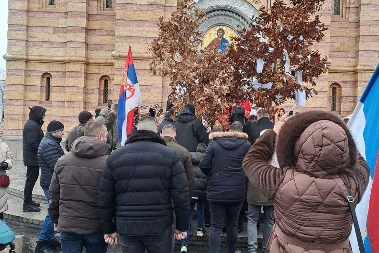 Ispred Sabornog hrama Hrista Spasitelja u Banjaluci dočekani badnjaci