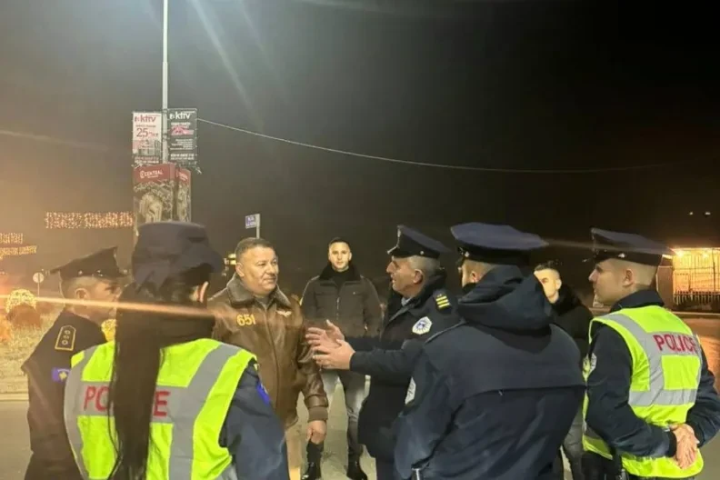 Policija u Sjevernoj Mitrovici zabranila transparent "Mir Božji, Hristos se rodi"