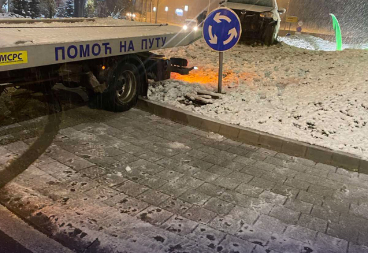 Stanje na putevima: Snijeg i poledica otežavaju saobraćaj, obustava za teretnjake