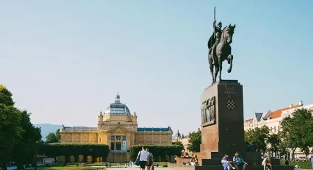 Spomenik Tesli vraća se ispred Instituta "Ruđer Bošković" u Zagrebu