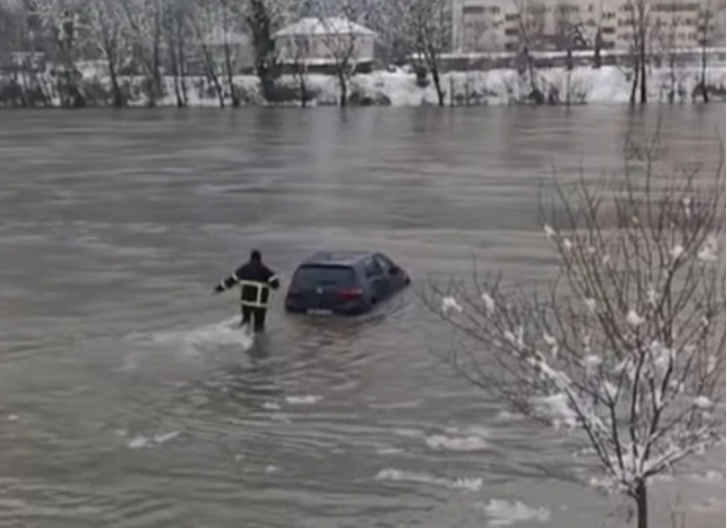 Vanredno stanje u Crnoj Gori: U toku evakuacija građana