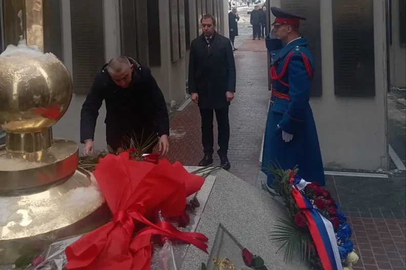 Delegacije Srpske i Srbije položile vijence na centralno spomen-obilježje