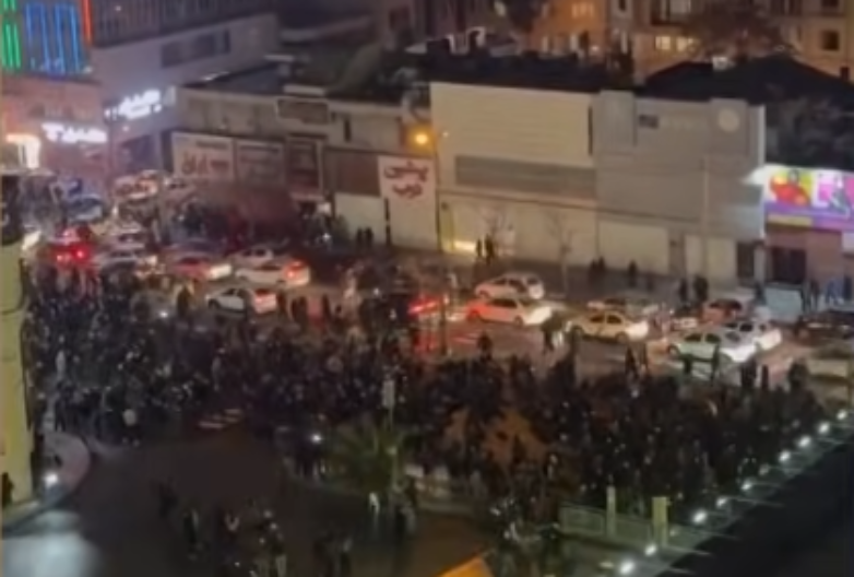 U masovnim neredima opljačkano 26 banaka, spaljeno 25 džamija