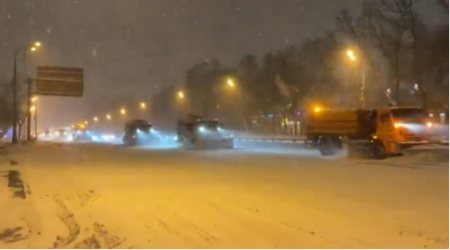 Najveće u posljednjih 56 godina: Obilne snježne padavine u Moskvi (VIDEO)