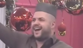 Haos na mrežama: Asmin Durdžić stavio šajkaču na glavu, pa iz sveg glasa pjevao "Đurđevdan" (VIDEO)