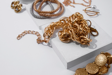 Lažni vodoinstalater i policajci opljačkali staricu za 400.000 evra