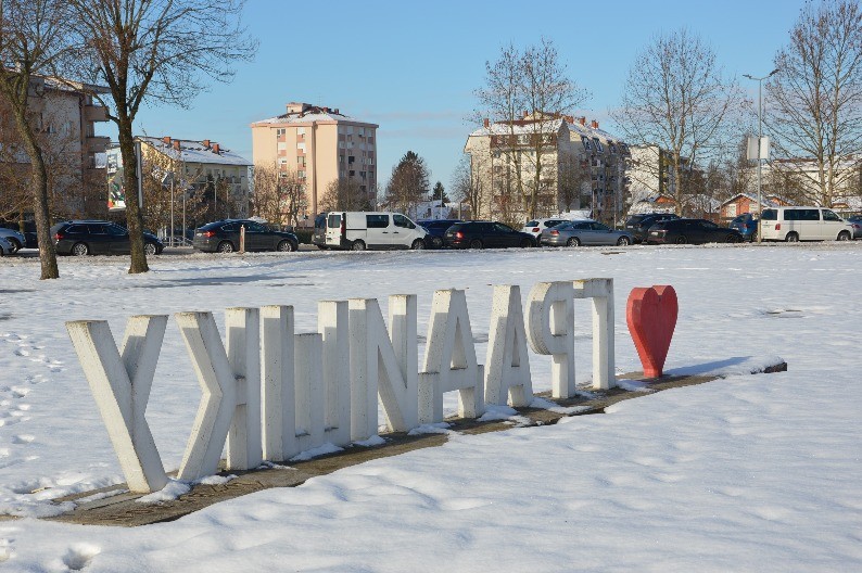 Na graničnom prelazu Gradiška duga čekanja: Automobili izlaze u dvije kolone