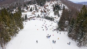 Drama na skijalištu u Busovači: Automobilom se vozio po ski-stazi, reagovala policija