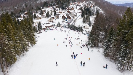 Drama na skijalištu u Busovači: Automobilom se vozio po ski-stazi, reagovala policija