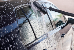 Evo koju grešku pravimo dok peremo automobil zimi 