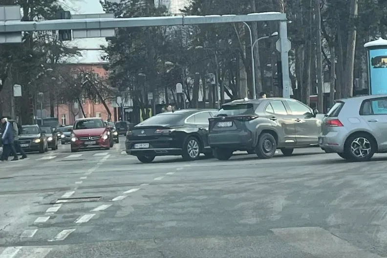 Vozači, oprez: Saobraćajka u centru Banjaluke (FOTO)