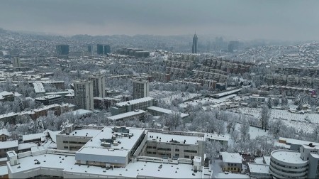 Drama na Baščaršiji: Policija privela dvije osobe, treća u bjekstvu