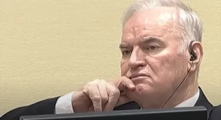 General Mladić proslavio Božić u kapeli pritvorske jedinice