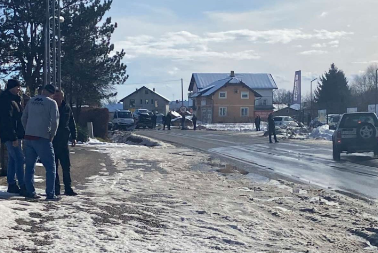 Saobraćajna nezgoda kod Prnjavora, povrijeđene dvije osobe 