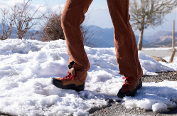 Kako bezbjedno hodati po ledu: Savjeti ortopeda za zimske uslove
