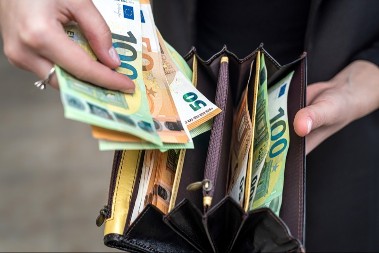 Dijaspora kao tihi bankar BiH: Doznake rekordne, ali njihov značaj se mijenja