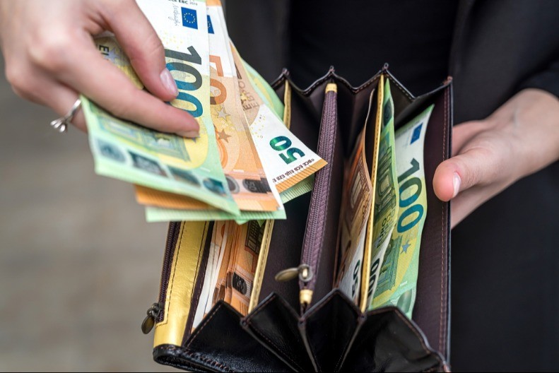 Dijaspora kao tihi bankar BiH: Doznake rekordne, ali njihov značaj se mijenja