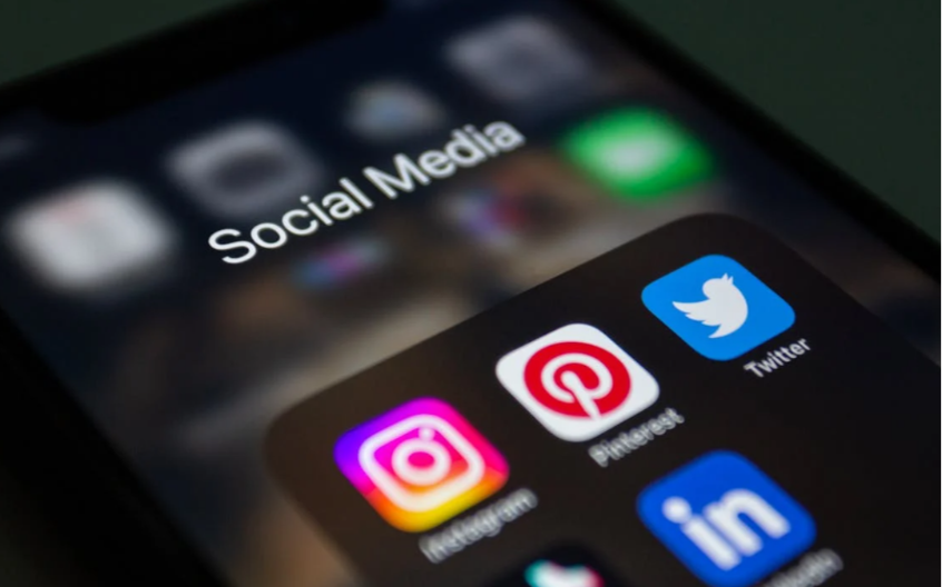 Skoro pet miliona tinejdžera ostalo bez društvenih mreža