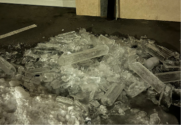 Opasnost sa neba u Hilandarskoj: Ledenice pale kao bombe (VIDEO)