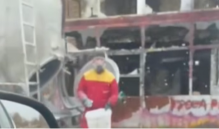 Vozač kamiona s gas-maskom istresao sumnjivi otpad, zaustavljen kod Dervente (VIDEO)