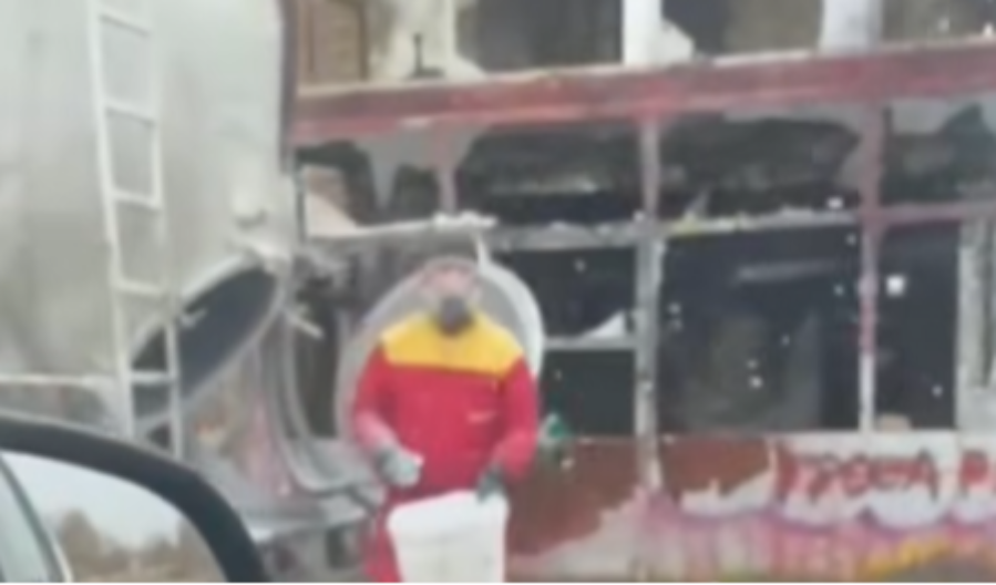 Vozač kamiona s gas-maskom istresao sumnjivi otpad, zaustavljen kod Dervente (VIDEO)