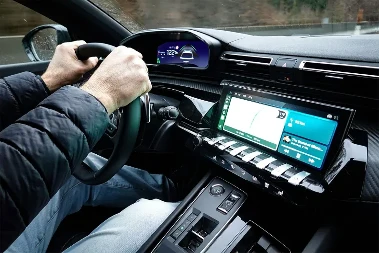 Stručnjak objašnjava šta trebate uraditi ako osjetite miris benzina u vozilu