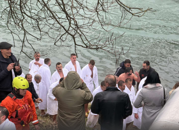 Sergej Zorić čuva bogojavljenski zavjet i obilazi manastire: Danas zaplivao za Časni krst